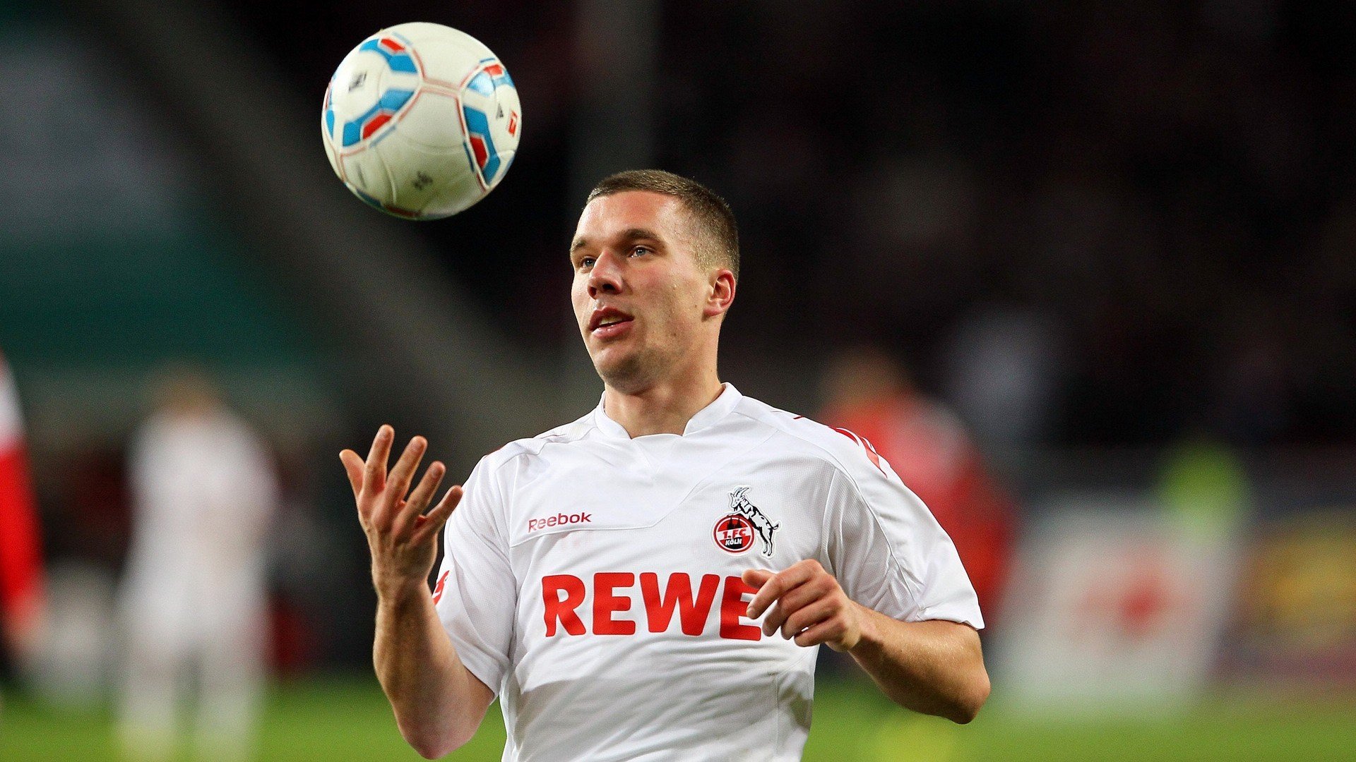 湖人擒灰熊 东契奇和里夫斯庆祝胜利，中科本安