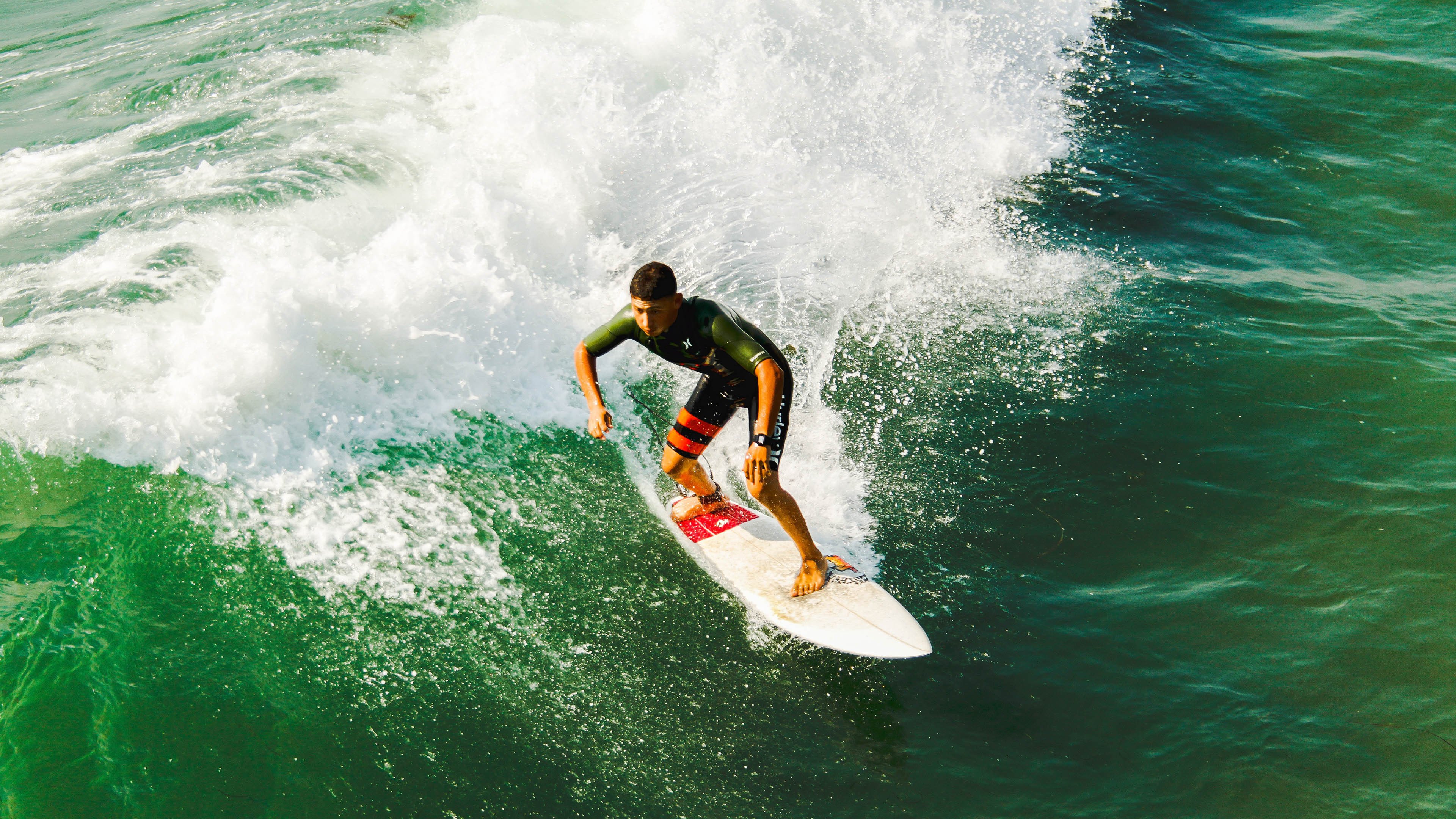 球员在国际赛中凭借传球视野被评为中场核心，传球队员一般应把球