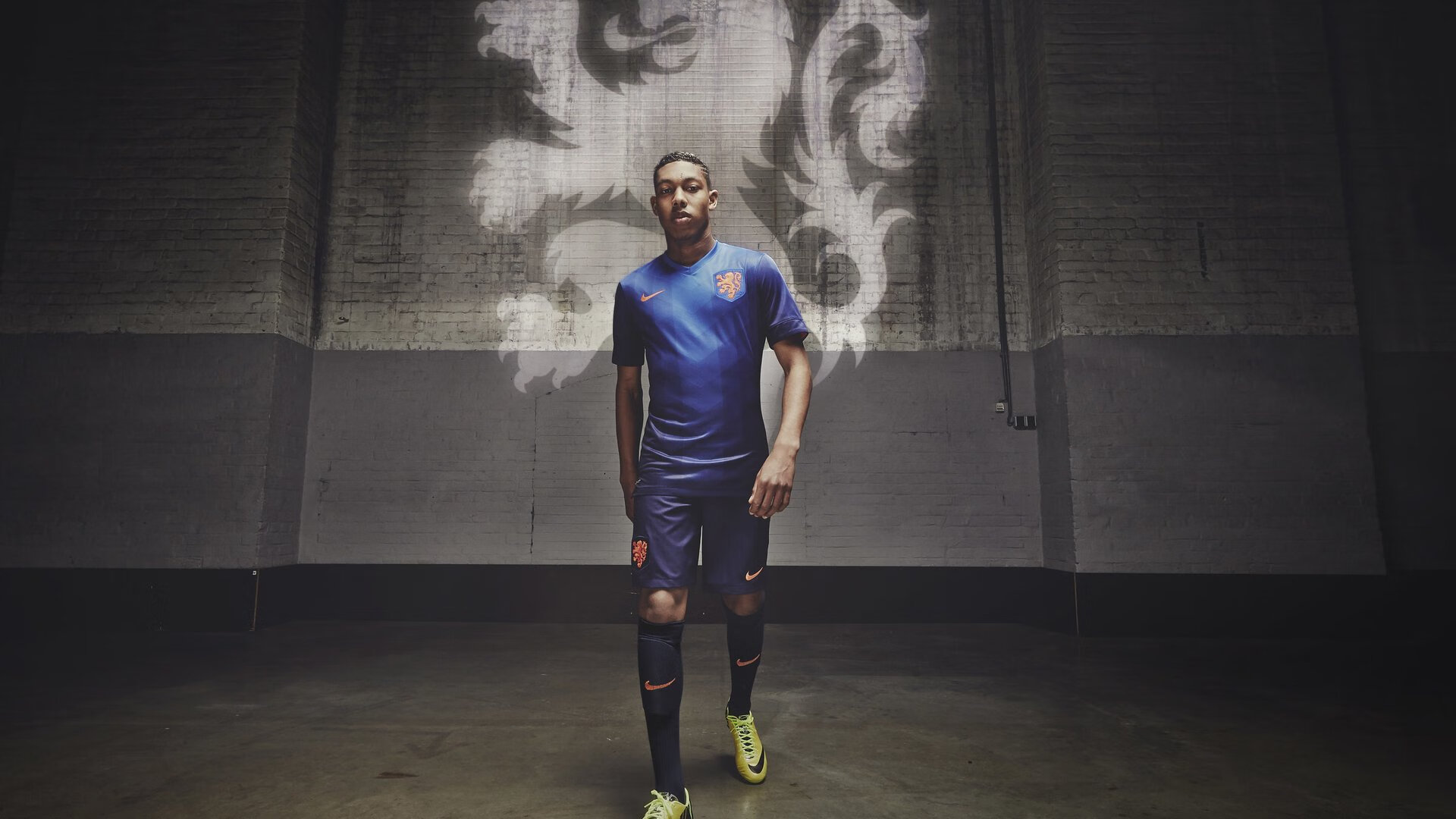 球员在赛季表现出色被选入国家队集训名单，国家队入籍球员